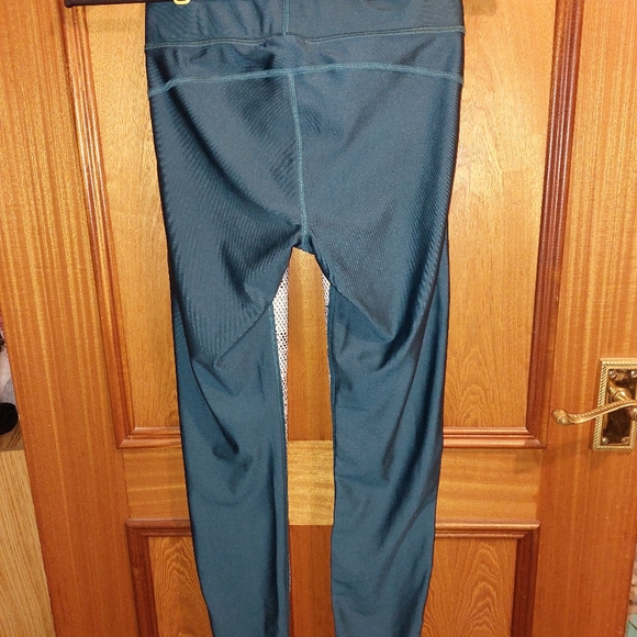 NWOT under armour leggings - Picture 2 of 4